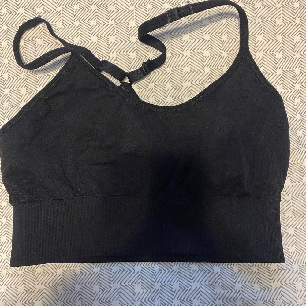 Black sports bra
